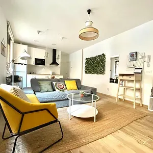Trauko Flat Parking 12 Euros X Day Ebi01313 Appartement